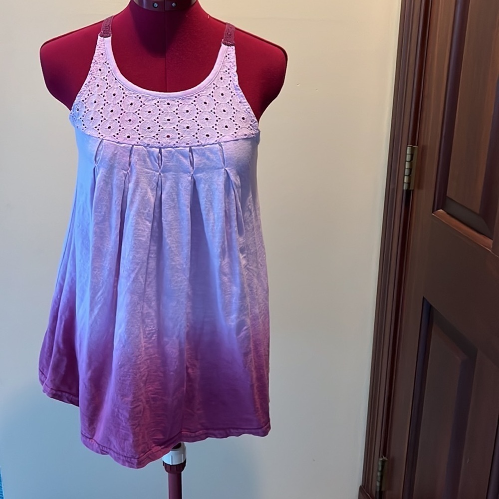 Decree  tank top  Ombré lavender to Orchid  lace straps eyelet lace EUC size S